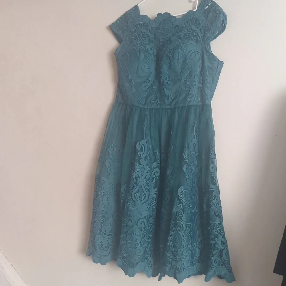 Chi Chi Curve Laurel Dress - Picture 5 of 11